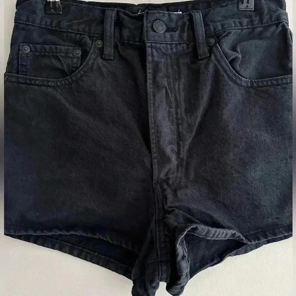 Levi’s Wellthread Collection Ribcage Short, Size 28, Black High-Waisted Shorts - Picture 4 of 16